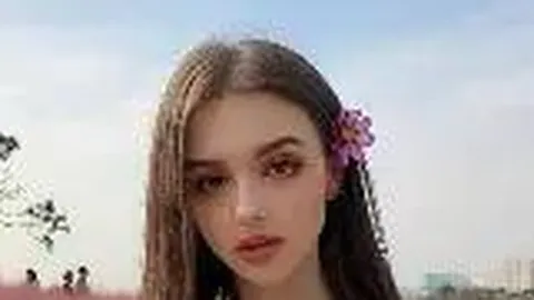 伊能静之子与表妹共跳热舞，脱去女装扮相展英姿，笑料百出引围观